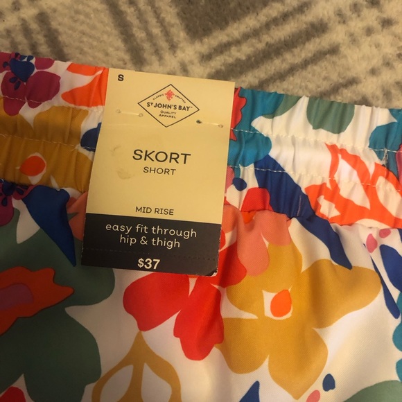 NWT flowered skirt - Picture 6 of 7